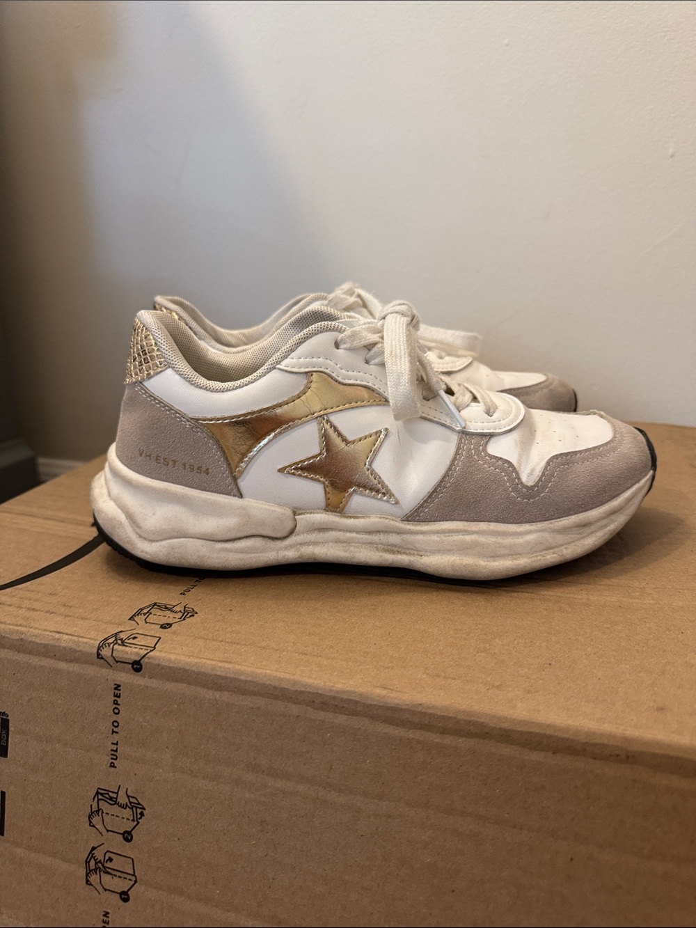 Vintage Havana White, Gold & Taupe Sneakers